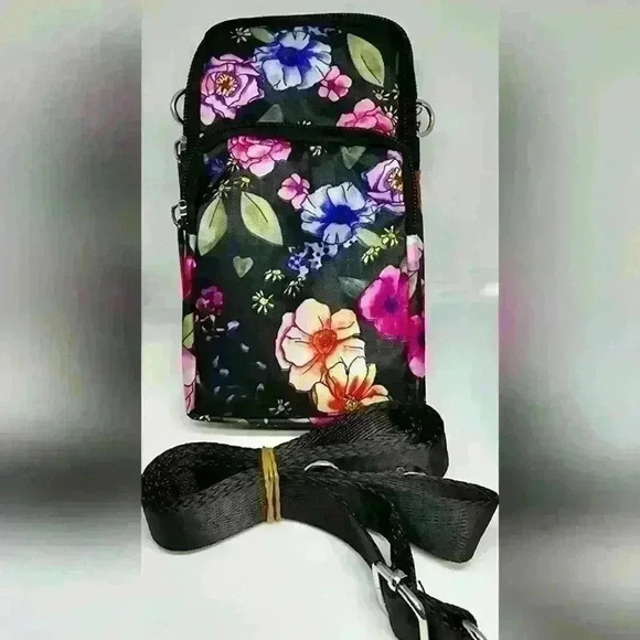 Unbranded Accessories - NWOT Floral Crossbody Phone Purse